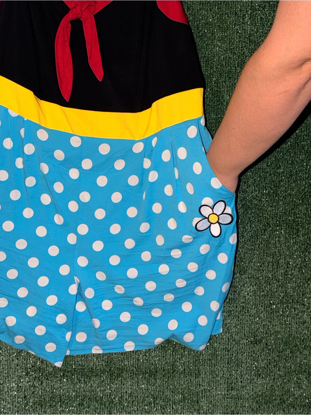 Torrid Colorblock Polka Dot Minnie Mouse Romper with Daisy Patch size 18/20 NWT - Picture 5 of 9